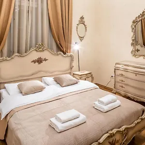 3 Bedrooms Royal Italian Style In An Austrian Building, Parking, Balcony Апартаменты Львов